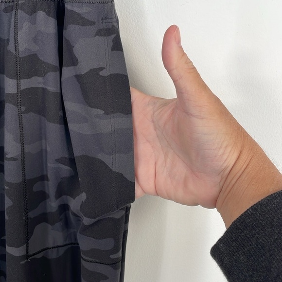 Athleta Black and Gray Salutation Camo Print Joggers Sz M - Picture 4 of 11